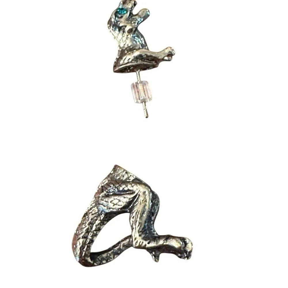 3D T Rex Dinosaur Earrings – Front & Back Gold Tone Stud Novelty Green Eyes 1 in